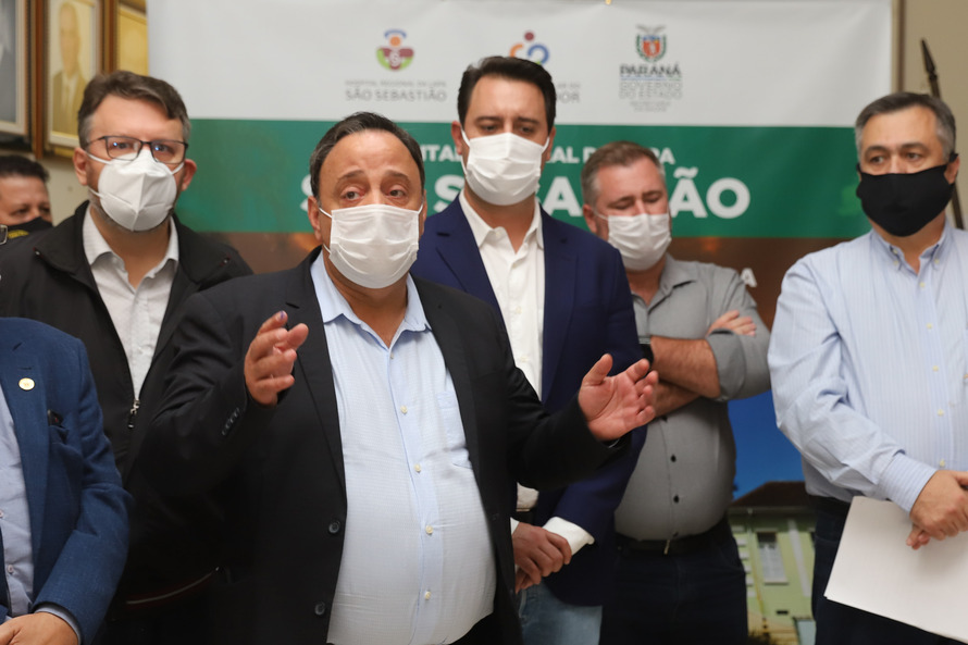O governador Carlos Massa Ratinho Junior visita nesta quarta-feira (14) o Hospital Regional São Sebastião, na Lapa. A Secretaria de Estado da Saúde disponibiliza seis leitos de UTI no hospital. A unidade já conta com 40 leitos de enfermaria na estratégia de combate à Covid-19.