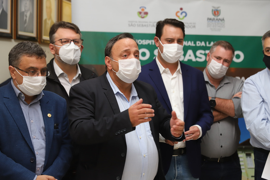 O governador Carlos Massa Ratinho Junior visita nesta quarta-feira (14) o Hospital Regional São Sebastião, na Lapa. A Secretaria de Estado da Saúde disponibiliza seis leitos de UTI no hospital. A unidade já conta com 40 leitos de enfermaria na estratégia de combate à Covid-19.