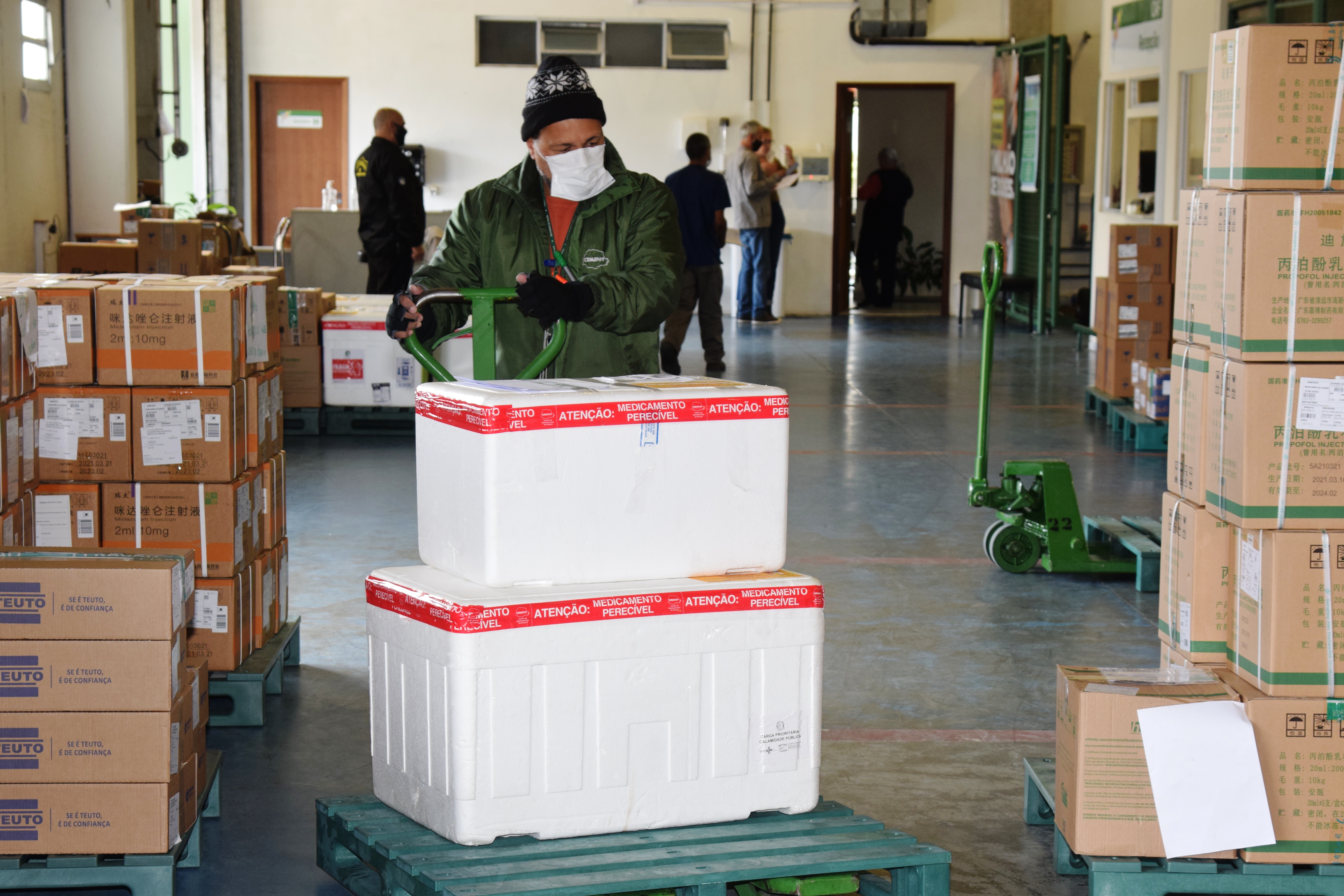 Estado distribui mais 205 mil vacinas contra a Covid-19; veja divisão por regional