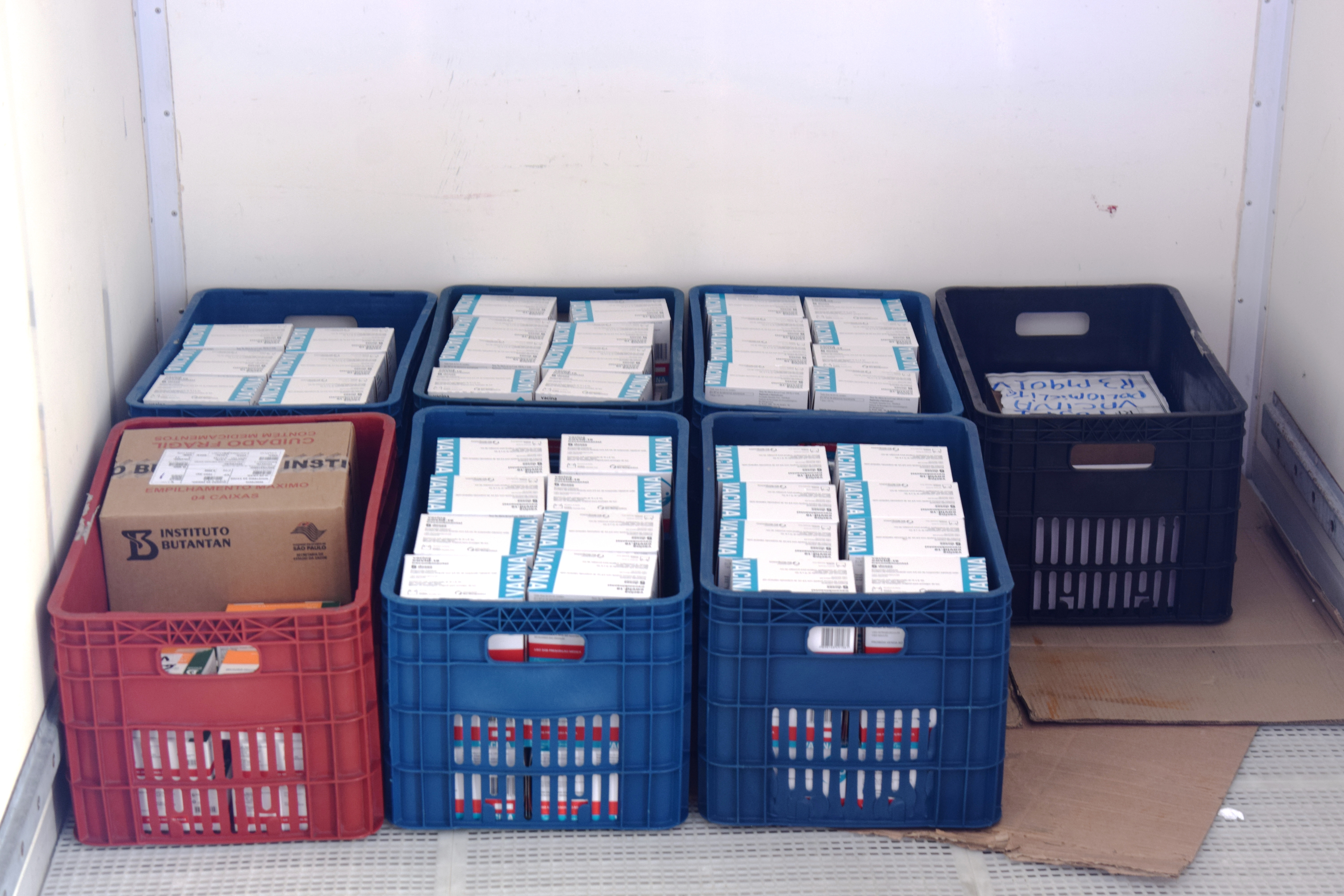 Estado distribui mais 205 mil vacinas contra a Covid-19; veja divisão por regional