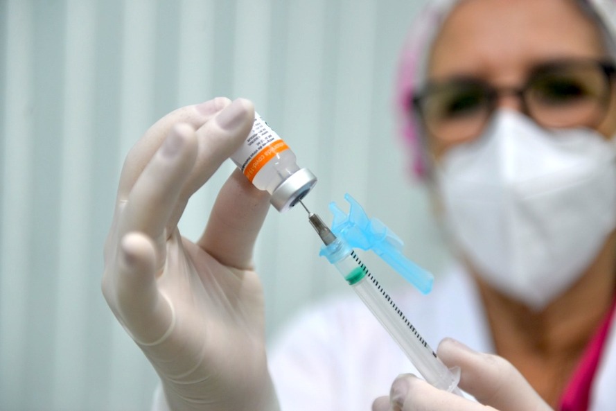 Três em cada quatro municípios vacinam a faixa dos 40 anos; 67 já venceram essa barreira