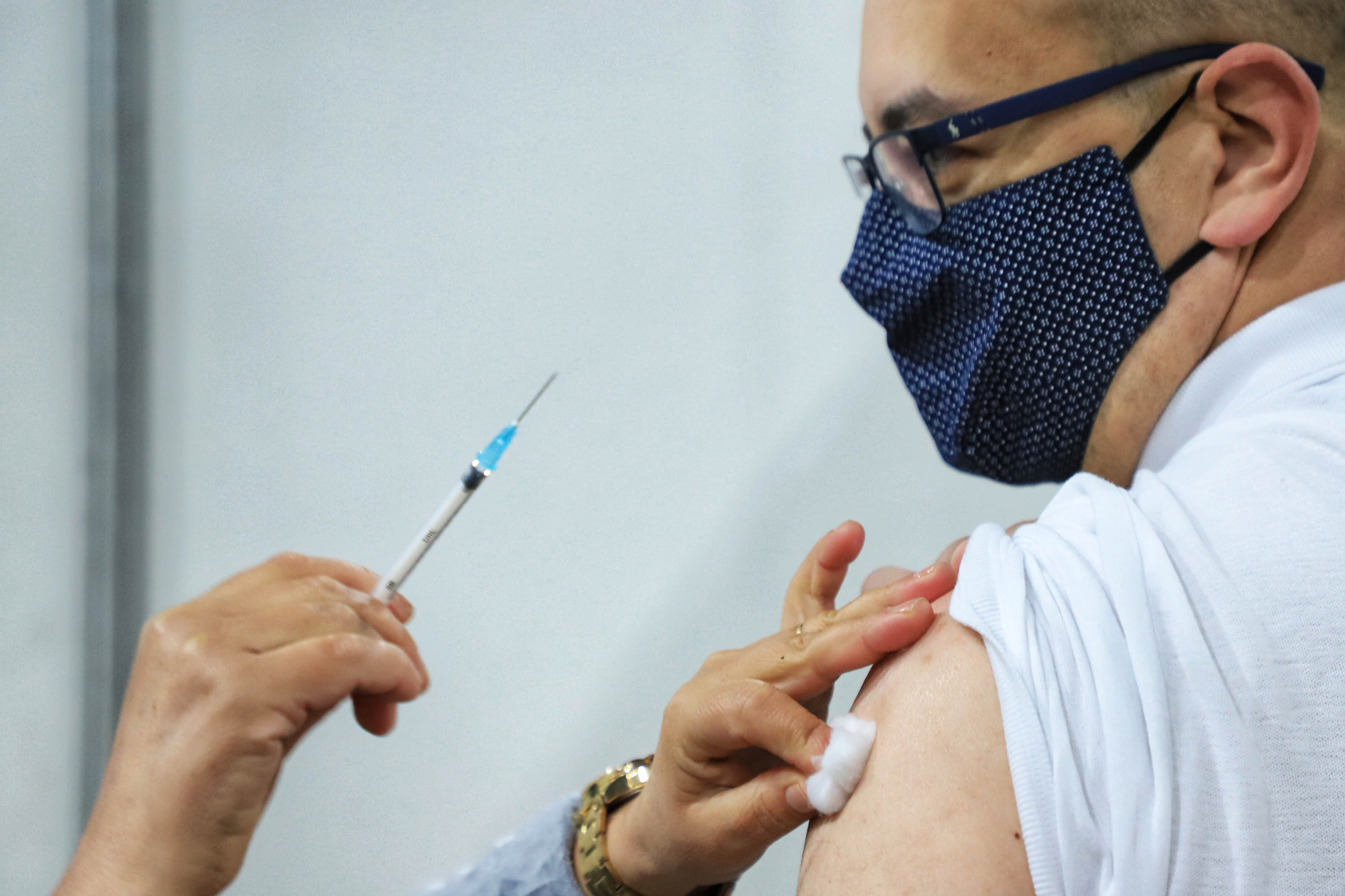 2,5 milhões de pessoas completaram a imunização contra a Covid-19 no Paraná