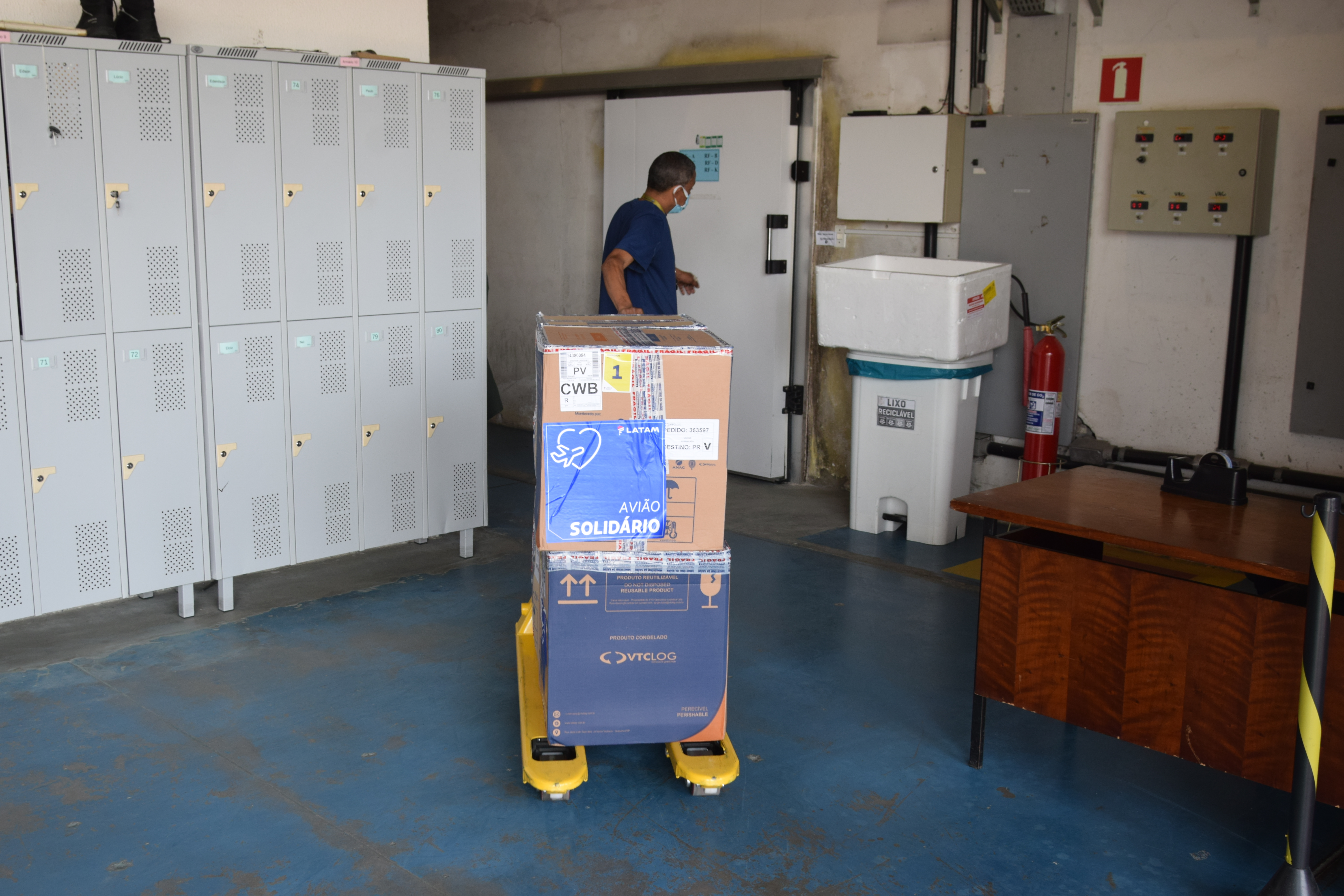 325.660 doses chegam ao Paraná e permitem avançar na imunização do público com mais de 18 anos