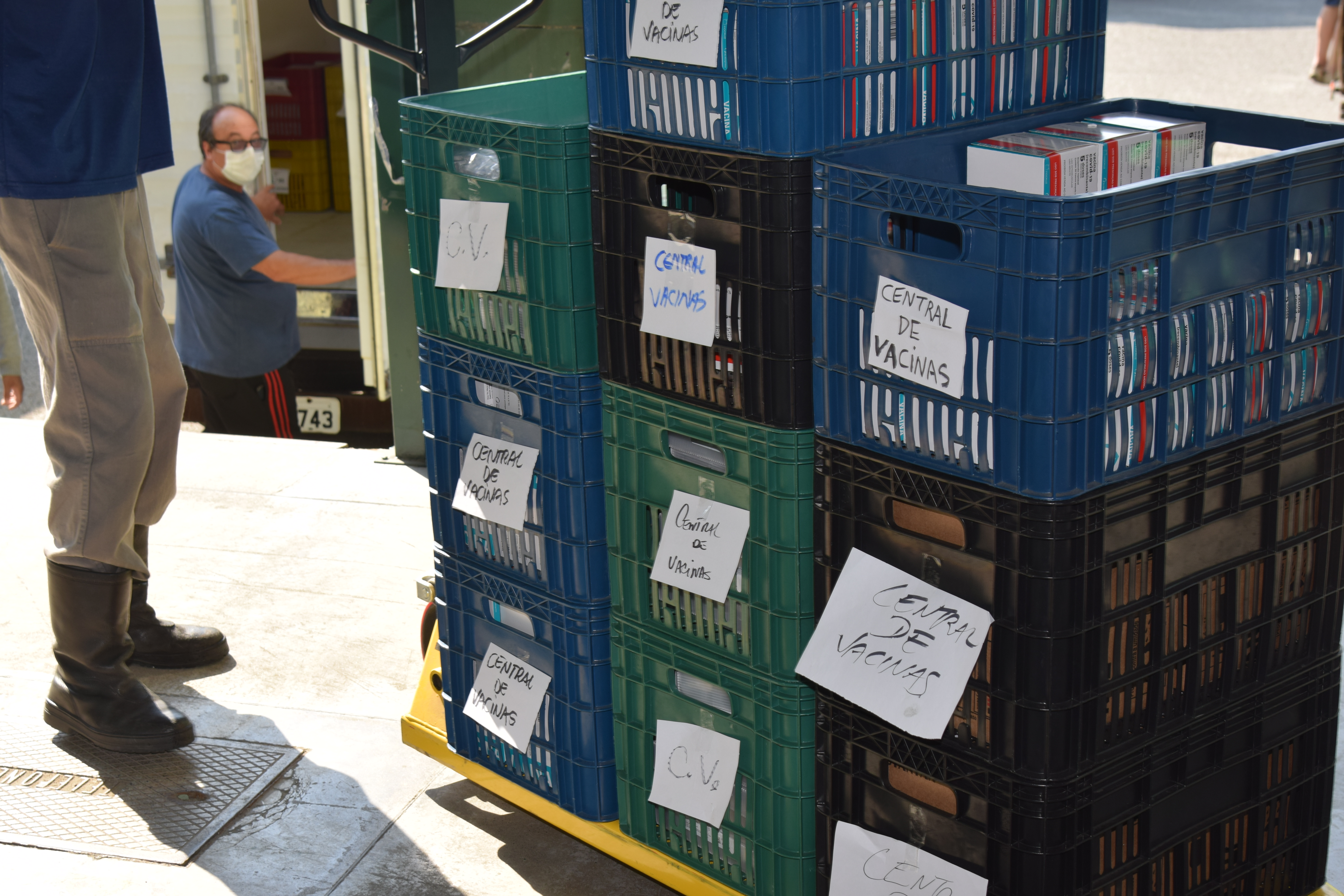 Estado distribui 445.388 vacinas contra a Covid-19 e 49.750 medicamentos para intubação; veja divisão