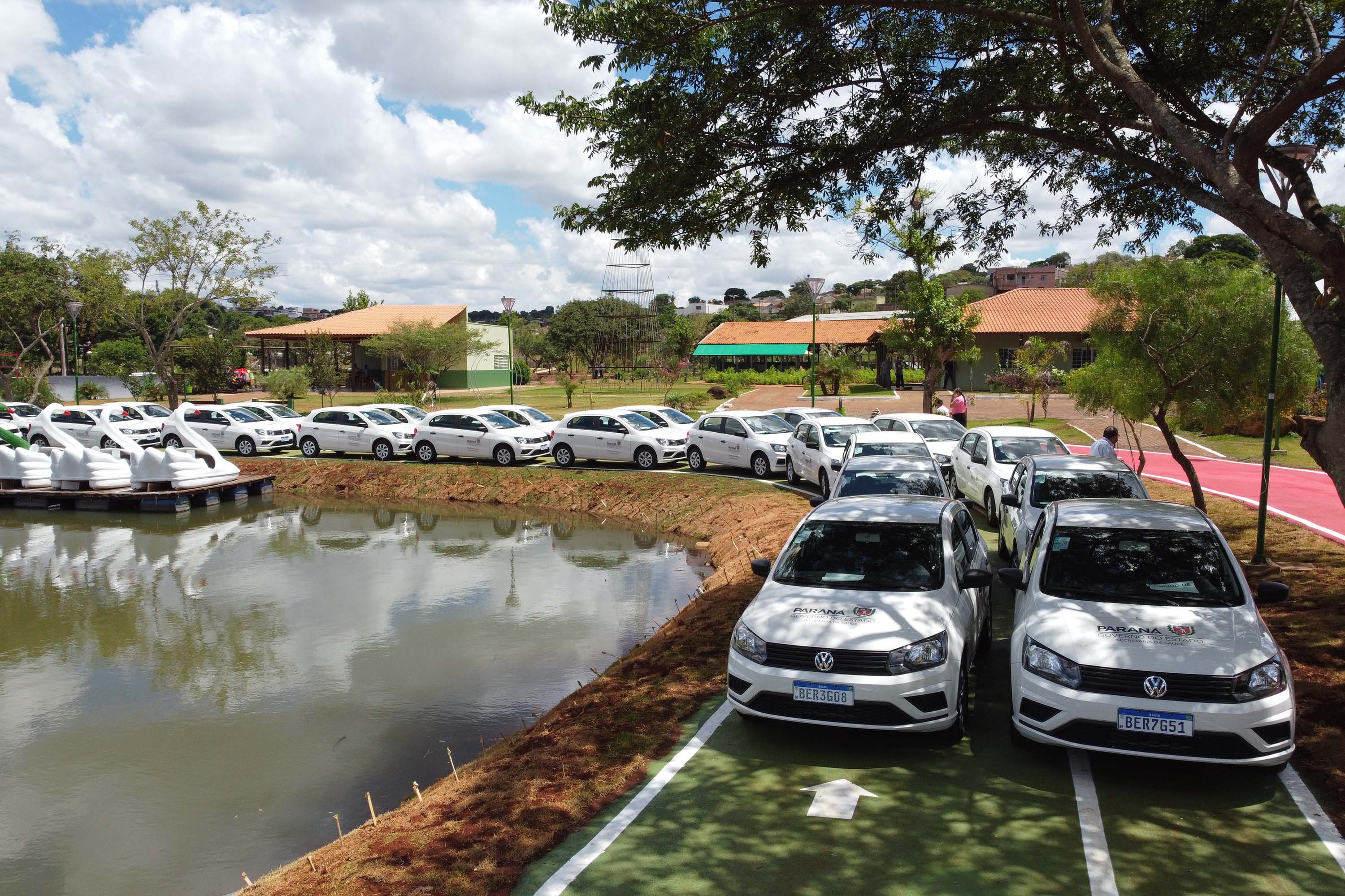 Nos 60 anos de Ivaiporã, governador confirma R$ 36,1 milhões ao município e entrega 26 veículos para a saúde da família