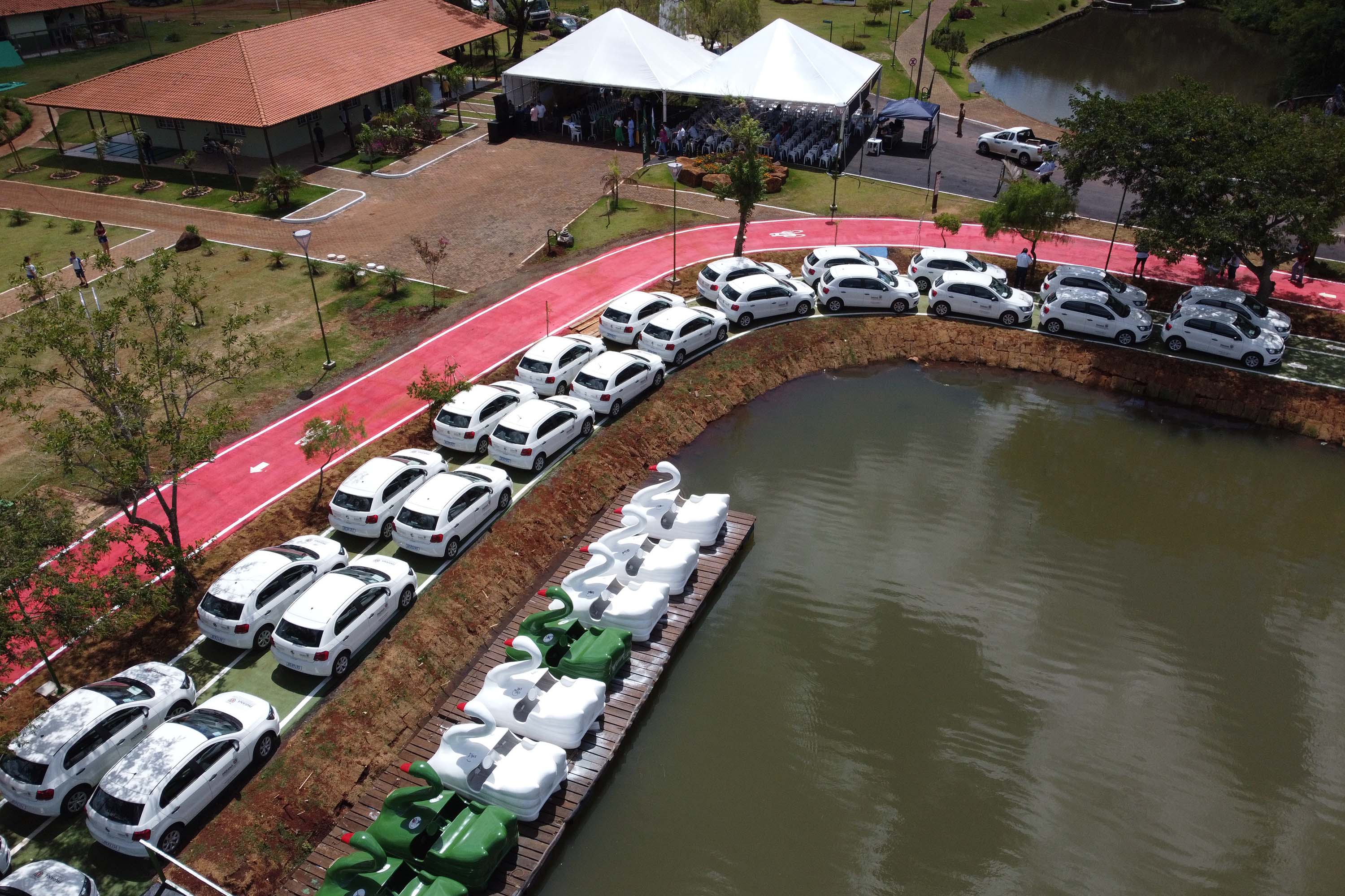 Nos 60 anos de Ivaiporã, governador confirma R$ 36,1 milhões ao município e entrega 26 veículos para a saúde da família