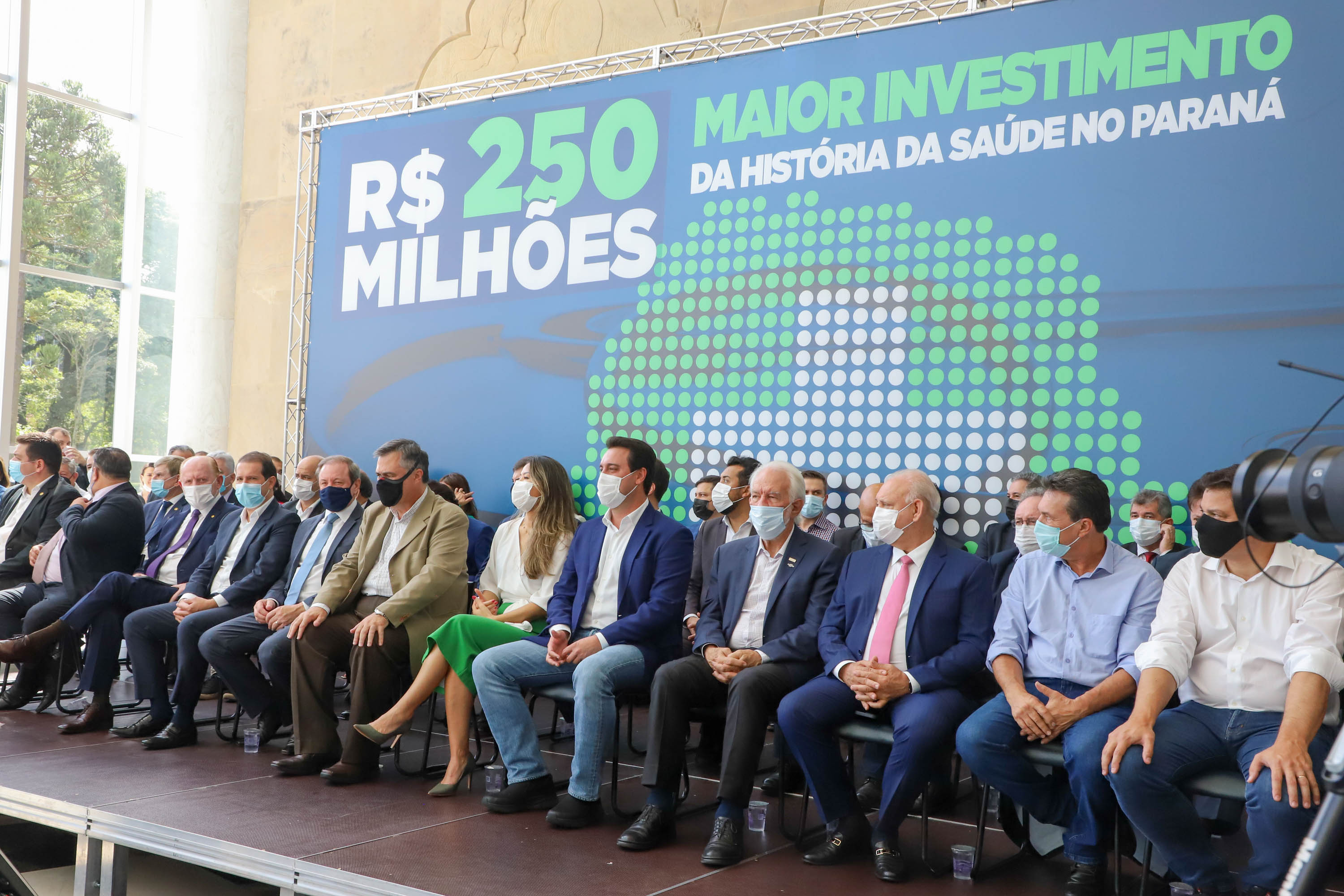 Investimento recorde na saúde pública do Paraná prevê mais de 300 obras e 744 novos veículos