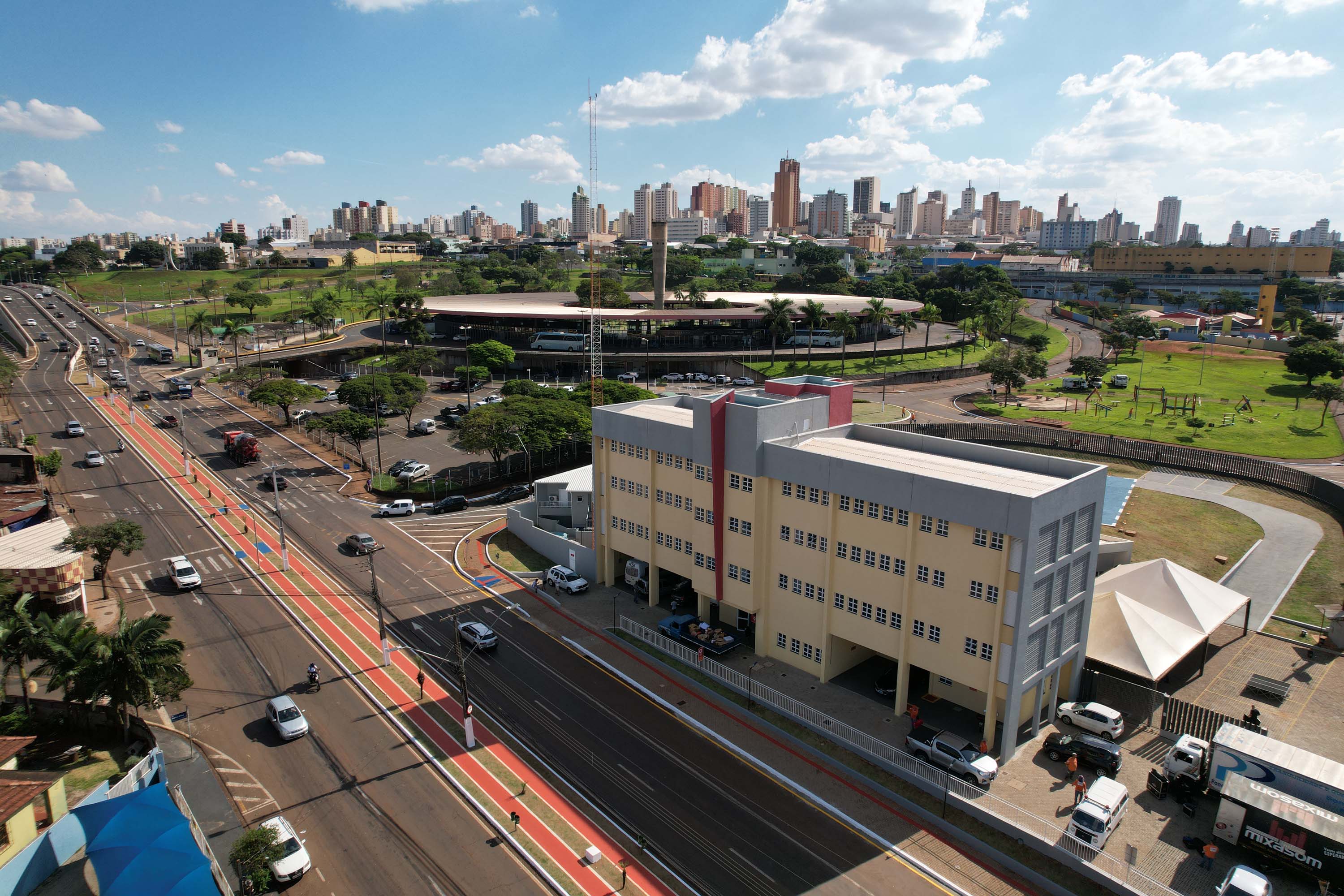 A estrutura da nova sede tem 1.850 metros quadrados em um terreno de 4.716 metros quadrados.