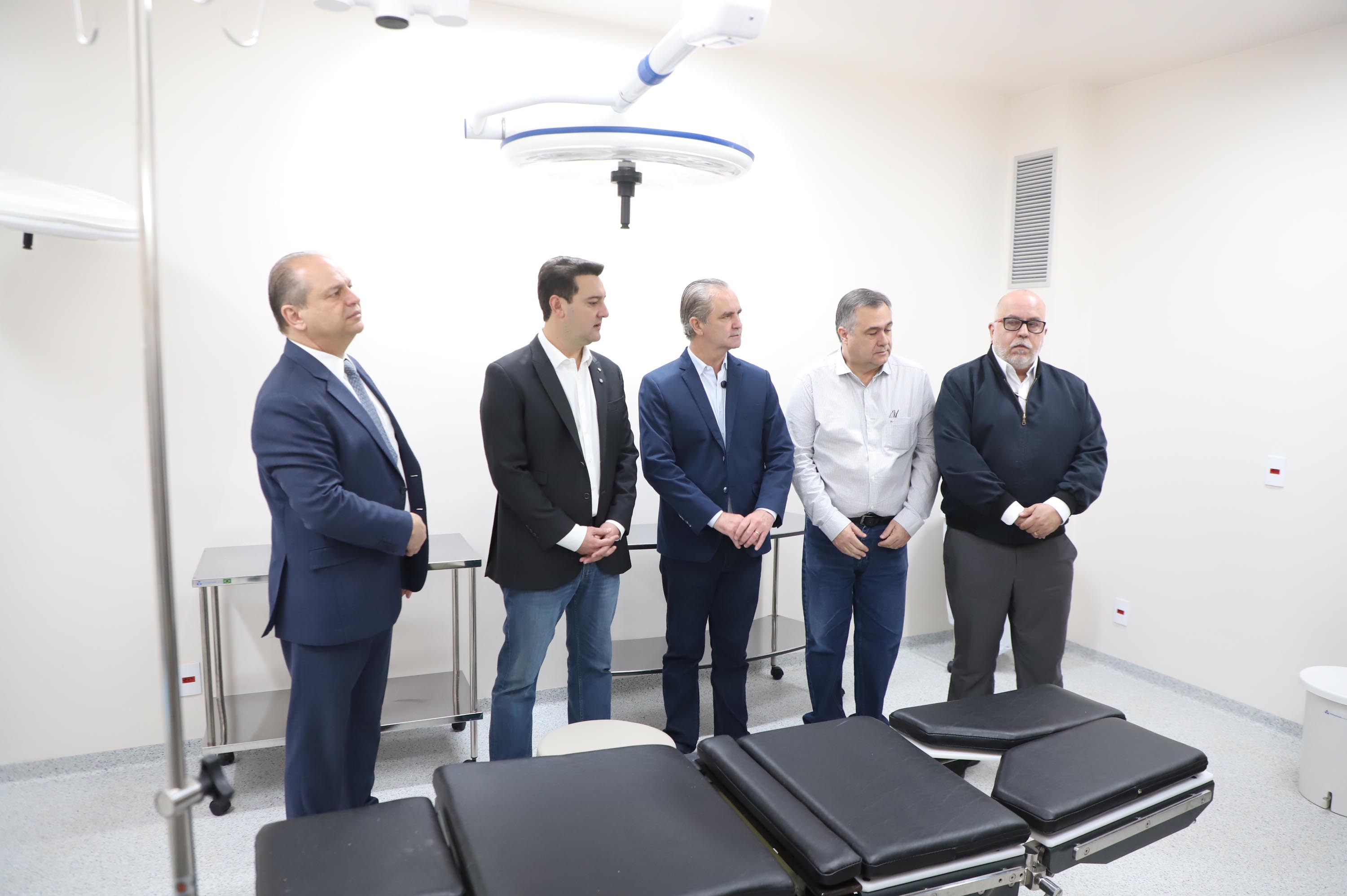Megaestrutura: governador inaugura Hospital da Criança de Maringá