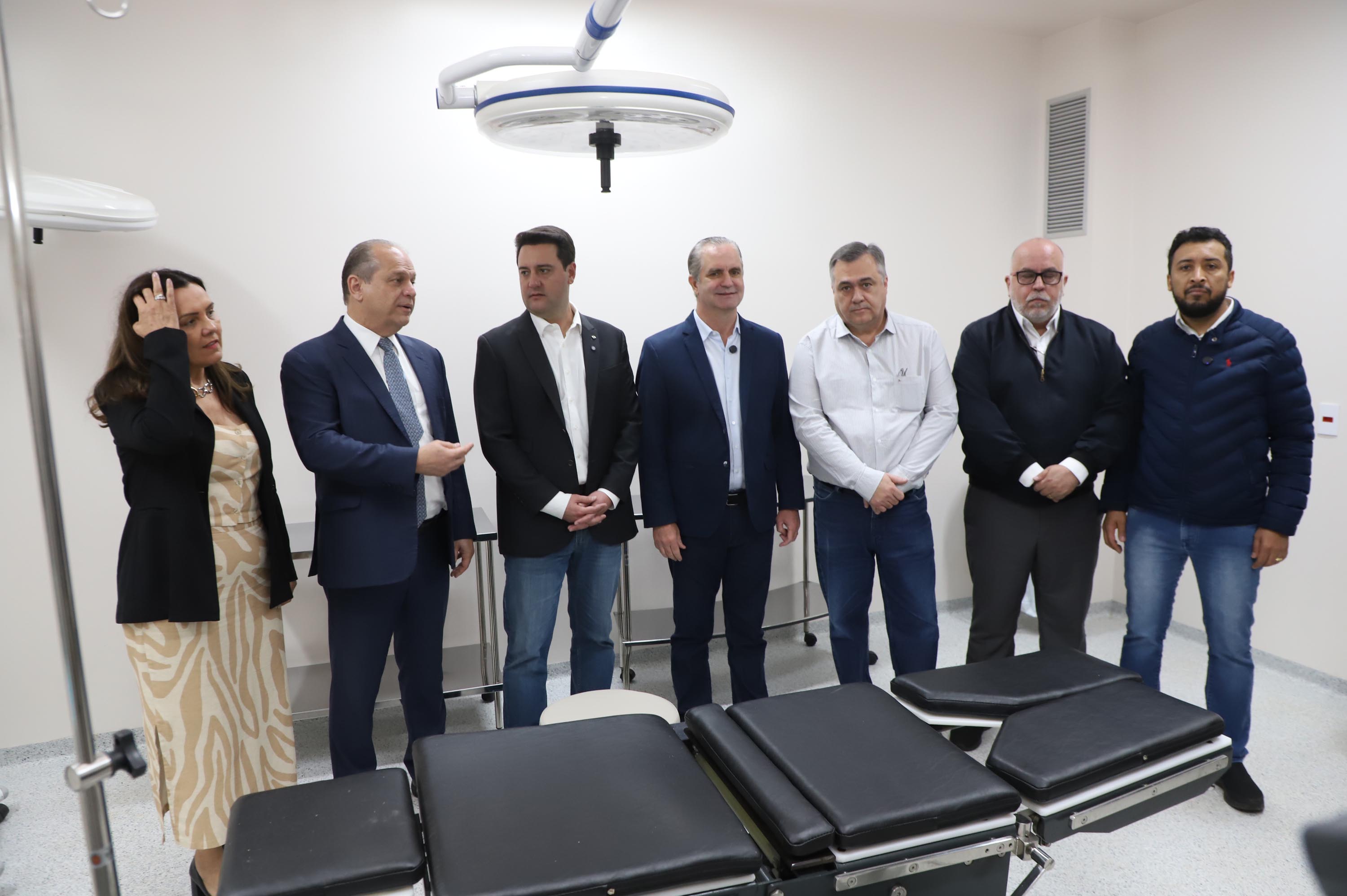 Megaestrutura: governador inaugura Hospital da Criança de Maringá