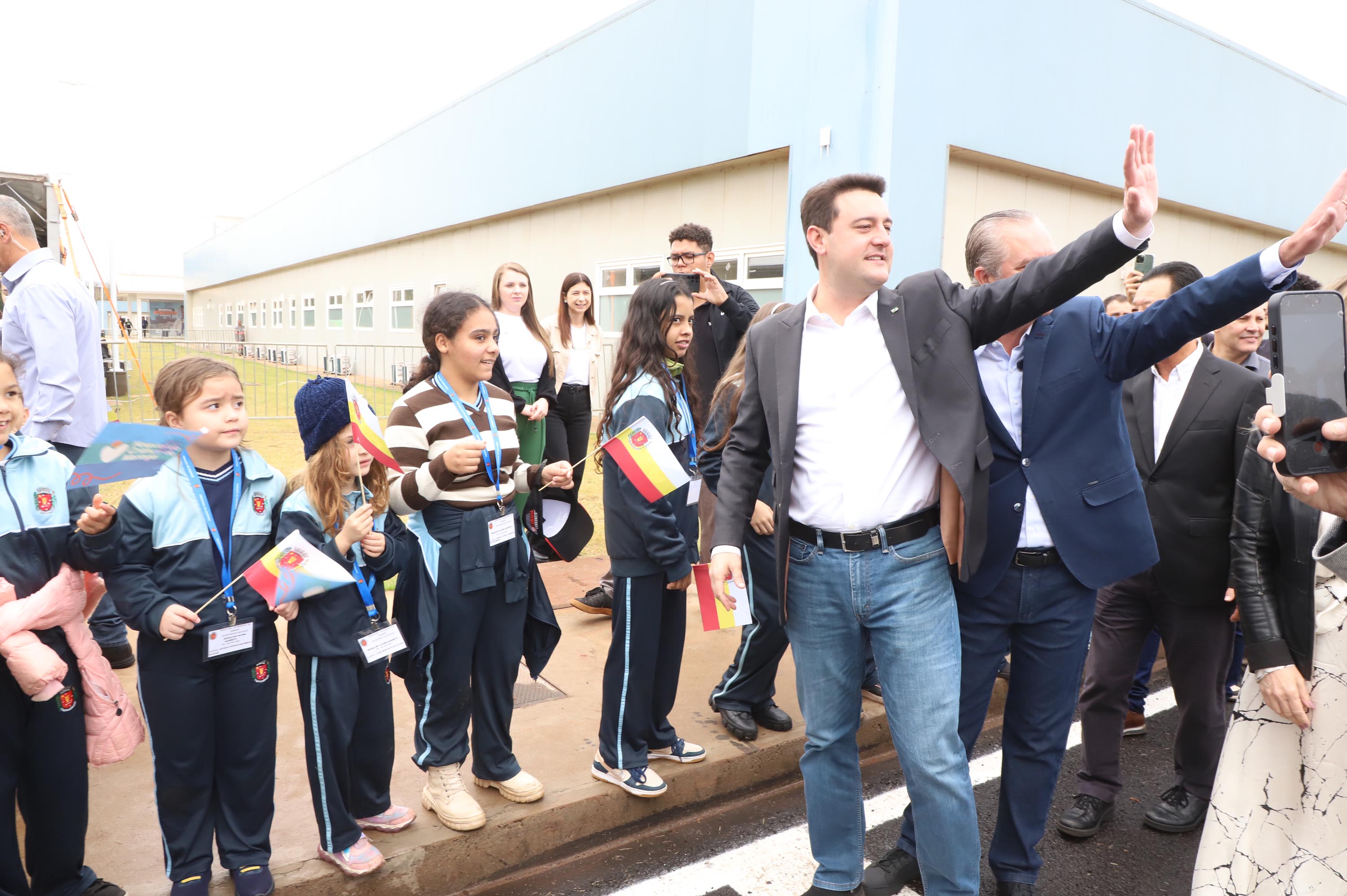 Megaestrutura: governador inaugura Hospital da Criança de Maringá