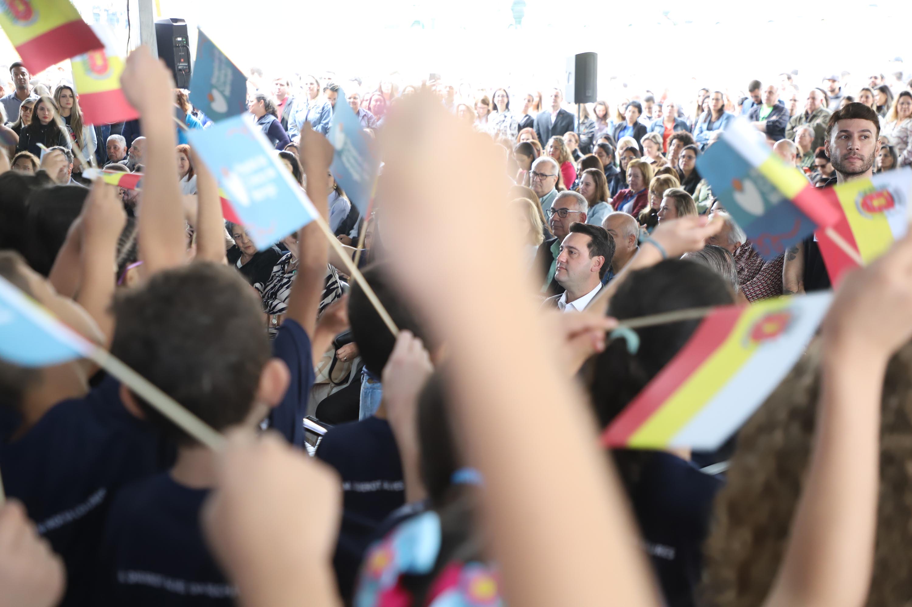 Megaestrutura: governador inaugura Hospital da Criança de Maringá