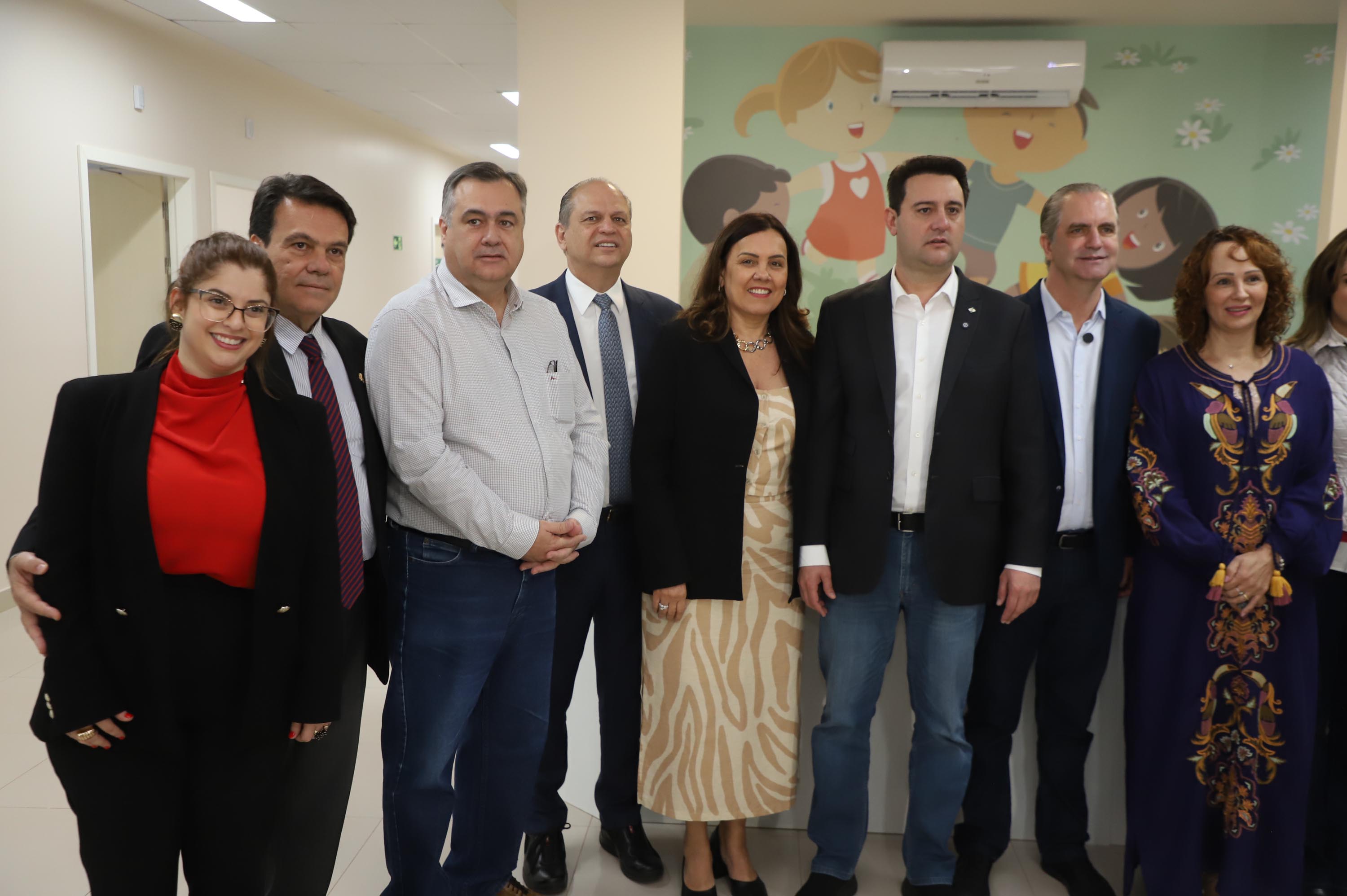 Megaestrutura: governador inaugura Hospital da Criança de Maringá