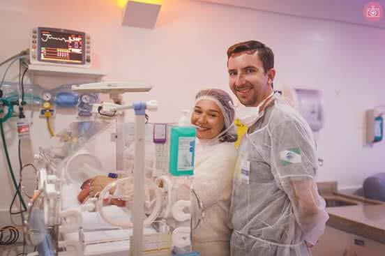 Saúde reforça importância de pais de bebês prematuros permanecerem na UTI