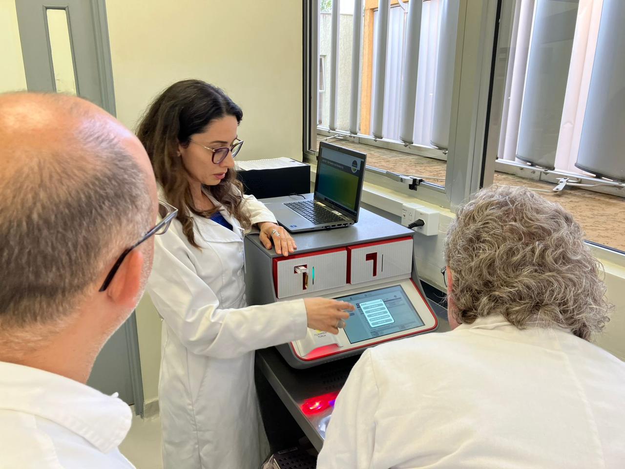 Lacen implanta nova tecnologia para agilizar diagnóstico de doenças graves e reforçar resposta a surtos no Paraná