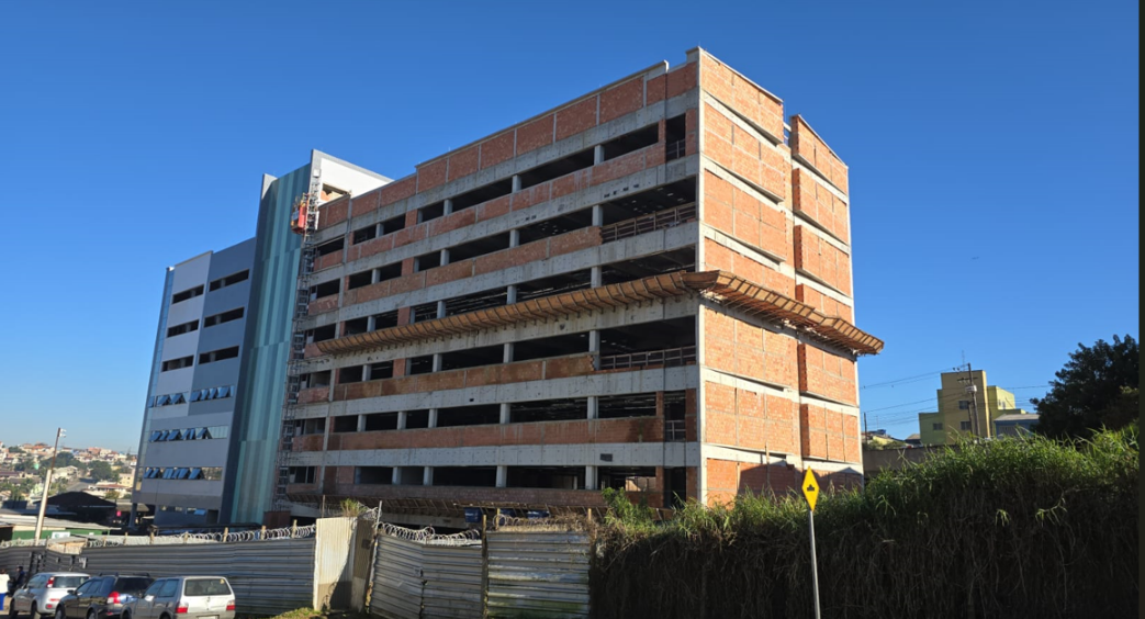 Obras de novos hospitais avançam na grande Curitiba