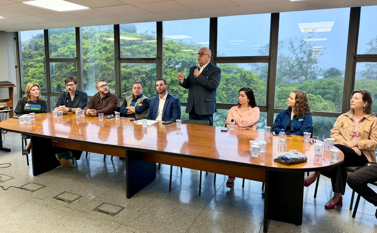 Secretário César Neves participa da soltura de Wolbitos para ampliar prevenção contra dengue e outras arboviroses em Londrina