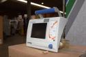 A Secretaria de Estado da Saúde (Sesa) disponibilizou esta semana oito respiradores e oito monitores para o Hospital Universitário do Oeste do Paraná (HUOP) e encaminhou nesta sexta-feira (18) mais 20 monitores e 20 respiradores para o Hospital do Coração, também em Cascavel.