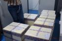 Mais uma leva de vacina Cominarty, produzida pela Pfizer/BioNTech, chegou ao Paraná nesta quinta-feira (3). O lote de 37.440 doses foi recebido às 13h20 no Aeroporto Internacional Afonso Pena, em São José dos Pinhais, na Região Metropolitana de Curitiba, e seguiu para conferência no Centro de Medicamentos do Paraná (Cemepar), onde chegou às 13h50. - Curitiba, 03/06/2021