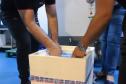 Mais uma leva de vacina Cominarty, produzida pela Pfizer/BioNTech, chegou ao Paraná nesta quinta-feira (3). O lote de 37.440 doses foi recebido às 13h20 no Aeroporto Internacional Afonso Pena, em São José dos Pinhais, na Região Metropolitana de Curitiba, e seguiu para conferência no Centro de Medicamentos do Paraná (Cemepar), onde chegou às 13h50. - Curitiba, 03/06/2021