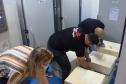 Mais uma leva de vacina Cominarty, produzida pela Pfizer/BioNTech, chegou ao Paraná nesta quinta-feira (3). O lote de 37.440 doses foi recebido às 13h20 no Aeroporto Internacional Afonso Pena, em São José dos Pinhais, na Região Metropolitana de Curitiba, e seguiu para conferência no Centro de Medicamentos do Paraná (Cemepar), onde chegou às 13h50. - Curitiba, 03/06/2021