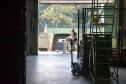 Mais uma leva de vacina Cominarty, produzida pela Pfizer/BioNTech, chegou ao Paraná nesta quinta-feira (3). O lote de 37.440 doses foi recebido às 13h20 no Aeroporto Internacional Afonso Pena, em São José dos Pinhais, na Região Metropolitana de Curitiba, e seguiu para conferência no Centro de Medicamentos do Paraná (Cemepar), onde chegou às 13h50. - Curitiba, 03/06/2021