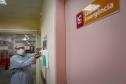A parnanguara Lucimar Josiane de Oliveira, de 44 anos, recebeu a primeira dose da vacina contra a Covid-19 exatamente às 21h48 do dia 18 de janeiro de 2021. A enfermeira, que atua no Complexo Hospitalar do Trabalhador (CHT), foi a primeira paranaense a ser vacinada contra o novo coronavírus. - Curitiba, 15/07/2021