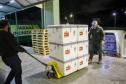O Ministério da Saúde enviou na noite desta terça-feira (27) mais 298.250 vacinas contra a Covid-19 da AstraZeneca/Fiocruz ao Paraná. Este foi o terceiro envio do governo federal ao Estado em um único dia. Durante a tarde chegaram 233 mil vacinas, sendo 170 mil doses de CoronaVac/Butantan e 63 mil da AstraZeneca/Covax. - Curitiba, 27/07/2021