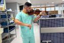 Apresentações de violino integram ações de humanização no Hospital de Ivaiporã