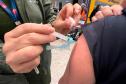 Vacinação de trabalhadores e viajantes já está disponível em aeroportos do Paraná