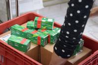 O Centro de Medicamentos do Paraná (Cemepar) enviou nesta sexta-feira (21) o maior quantitativo de insumos em um só dia desde o início do combate a Covid-19 no Estado. Ao todo, 1.114.257 unidades estão sendo enviadas para as 22 Regionais de Saúde. 