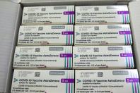 O Centro de Medicamentos do Paraná (Cemepar) enviou nesta sexta-feira (21) o maior quantitativo de insumos em um só dia desde o início do combate a Covid-19 no Estado. Ao todo, 1.114.257 unidades estão sendo enviadas para as 22 Regionais de Saúde. 