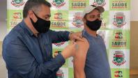 Secretário acompanha vacinação e visita hospitais no Norte Pioneiro