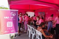 Paraná Rosa em Ação leva atenção à saúde da mulher e serviços a Foz do Iguaçu