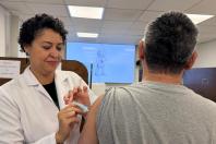 Paraná aplica 1,5 milhão de doses da vacina contra gripe e convoca grupos prioritários