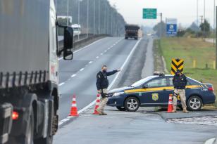 Paraná faz “blitz da saúde” para cuidar dos caminhoneiros