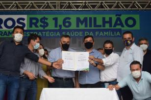 Estado entrega 47 veículos para a Saúde da Região de Umuarama e assina convênio de R$ 5 milhões