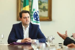 Governador sanciona lei que flexibiliza uso de máscaras; decreto libera uso em espaços abertos
