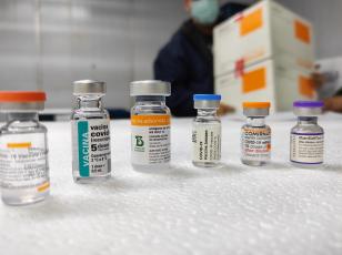 Mais de 110 mil vacinas contra a Covid-19 reabastecem Regionais de Saúde 