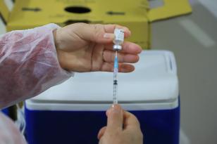 Paraná já capacitou 835 profissionais para aplicação da vacina bivalente contra a Covid-19