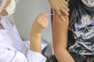 Saúde disponibiliza vacinação de HPV para adolescentes nos 399 municípios do Paraná