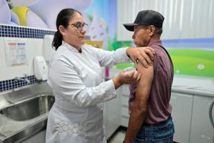 Paraná vacina​ mais de m​eio milhão de pessoas contra influenza e reforça apelo aos grupos prioritários