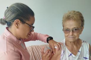 Vacinas para idosos: confira as principais doses para prevenir doenças e evitar complicações
