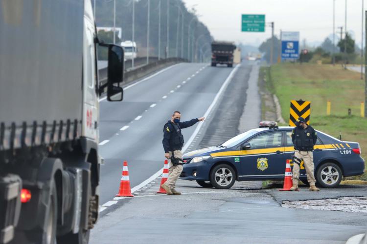 Paraná faz “blitz da saúde” para cuidar dos caminhoneiros