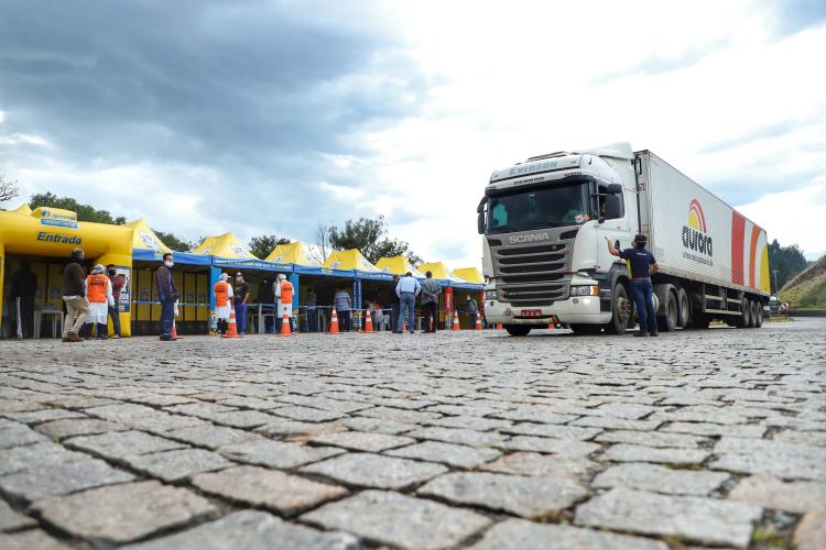 Paraná faz “blitz da saúde” para cuidar dos caminhoneiros