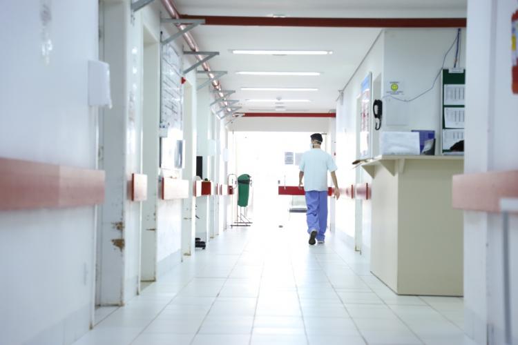 O Governo Federal, através do Ministério da Saúde, divulgou o edital que trata do processo de revalidação de diplomas de graduação de Medicina expedidos por instituições de ensino estrangeiras, o Mais Revalida 2020. No Paraná, 419 profissionais que atuam com o Registro Único (RMS) poderão ter validação de seus diplomas e inscrição do Conselho Regional de Medicina (CRM).