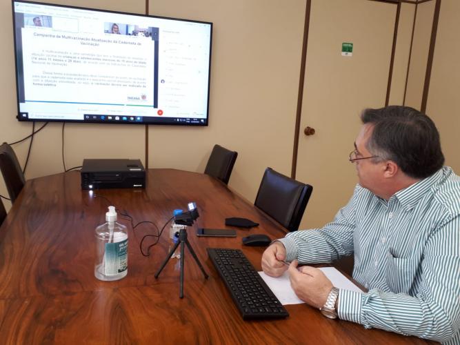 "Vacinar é dever de casa", afirma secretário em orientação às equipes das Regionais de Saúde