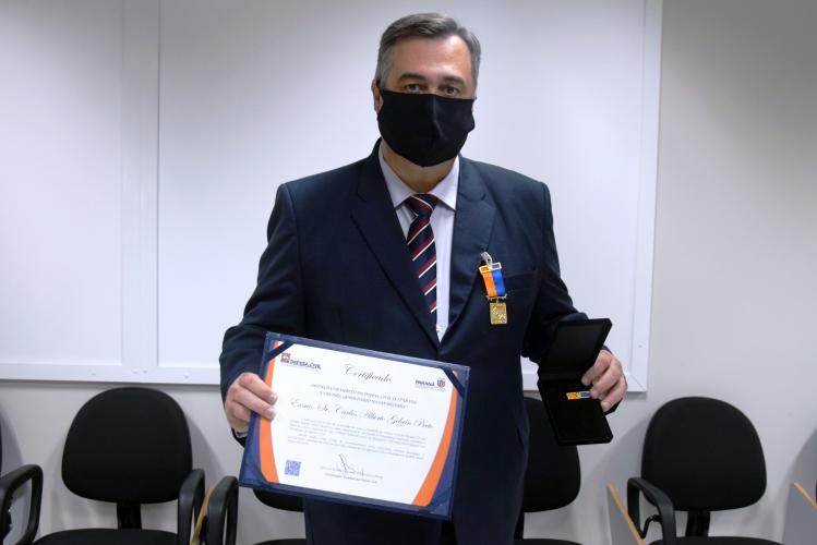 Secretário é homenageado pela Defesa Civil do Paraná