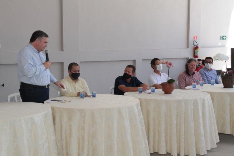 Sesa entrega equipamentos, veículo e inaugura Unidade de Saúde da Família em Munhoz de Mello