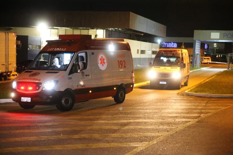 O Paraná recebeu mais 18 pacientes com Covid-19 vindos de Amazonas, na Região Norte do País, e agora conta com 31 amazonenses em sua rede de atendimento hospitalar. O voo da Força Aérea Brasileira (FAB) pousou às 1h30 desta terça-feira (2) no Aeroporto Internacional Afonso Pena, em São José dos Pinhais, na Região Metropolitana de Curitiba (RMC). Logo em seguida eles foram transferidos para tratamento no Hospital do Rocio, em Campo Largo